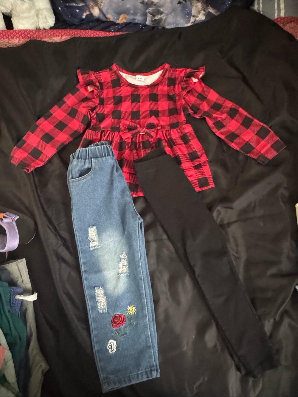 Girl’s Matching 3 Piece Set. LIKE NEW. Sz 3-4t top/jeans and 4t leggings